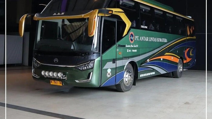 Bus baru PO ALS pakai bodi Laksana dan sasis Mercedes-Benz