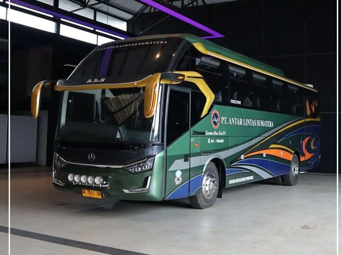 Bus baru PO ALS pakai bodi Laksana dan sasis Mercedes-Benz