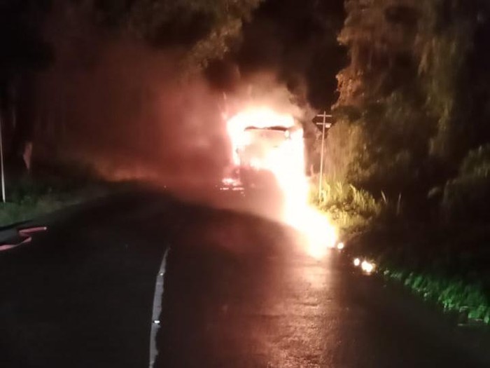 bus terbakar di Lamongan