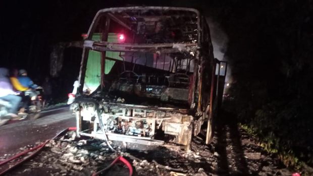 bus terbakar di Lamongan