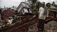 Ketua RT 01 Kampung Cisarua Ujang Mulyana mengatakan terdapat 162 rumah yang terdampak gempa di wilayahnya.