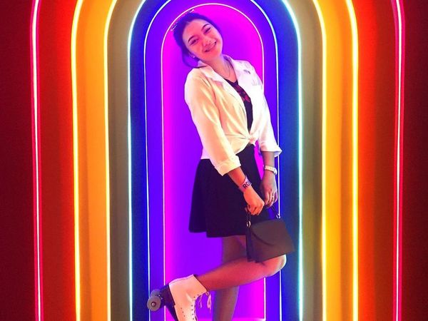 Erika Putri Suka Minta Disuapin, Bikin Baper Banyak Orang