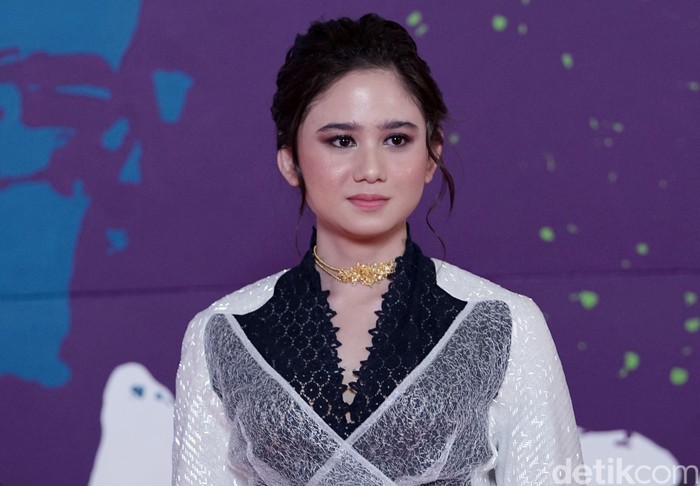 FFI 2022 Para artis yang hadir di acara Festival Film Indonesia 2022.