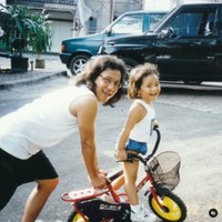 Putri Erwin Gutawa, Gita Gutawa mengawali kariernya sebagai pianis. Tak lama setelahnya ia pun menjajal dunia tarik suara. Berkat suaranya yang khas, nama Gita Gutawa mulai banyak dikenal dan diidolakan. Pada tahun 2004 Gita sendiri sempat berduet dengan grup musik Ada Band. Foto: Instagram/@gitagut