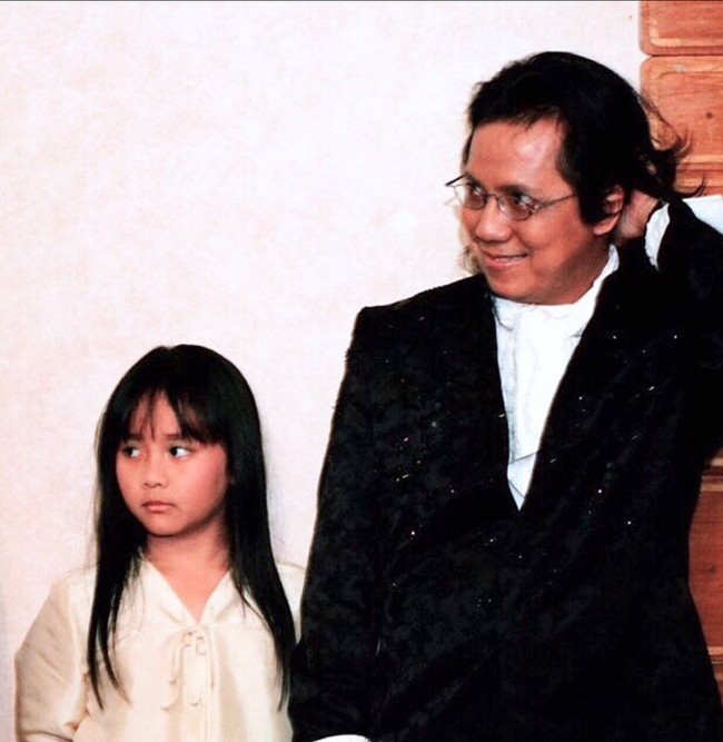 Gita Gutawa mulai mendapat tawaran rekaman untuk album solo perdananya setelah lagu duetnya sukses. Karier Gita dalam industri musik pun mulai berkembang dengan cepat dan namanya semakin banyak dikenal oleh masyarakat. Foto: Instagram/@gitagut