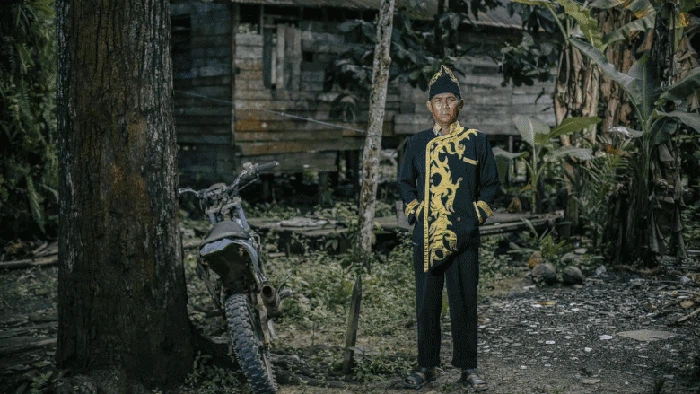 Portrait Kepala Suku Balik, Sibukdin, di Kelurahan Sepaku, Kecamatan Sepaku, Kabupaten Penajam Paser Utara, Kalimantan Timur.