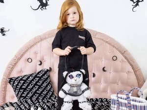 Balenciaga Minta Maaf Setelah Kontroversi Iklan Anak Pegang Boneka BDSM