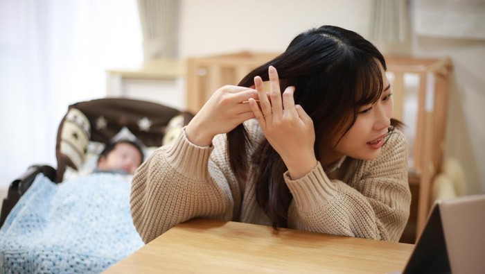 Penyebab Rambut Rontok Parah dan Cara Mengatasinya