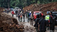 Jalan ini sebelumnya tertutup longsoran imbas gempa Cianjur.