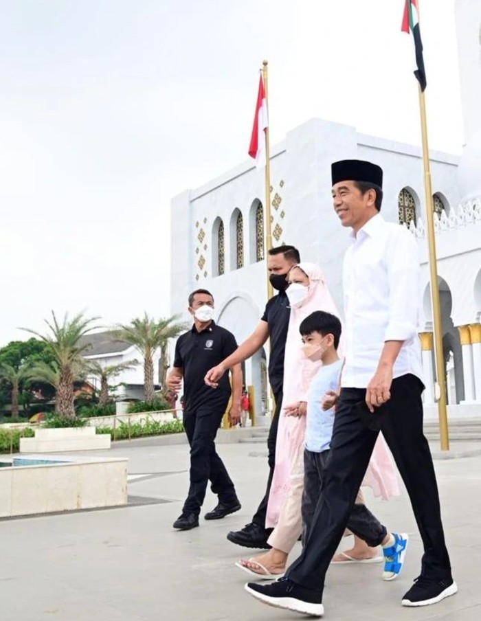 Iriana dan Jokowi saat melakukan kunjungan