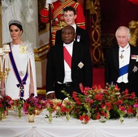 Putri Kate hadir bersama sang suami, Pangeran William beserta Raja Charles III dan Camilla Parker Bowles untuk menyambut Presiden Afrika Selatan Cyril Ramaphosa. Foto: Aaron Chown/Pool/Getty Images