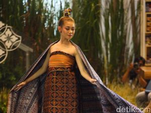Mengenal Kain Tenun Sikka Khas NTT: Proses Pembuatan, Motif, dan Maknanya