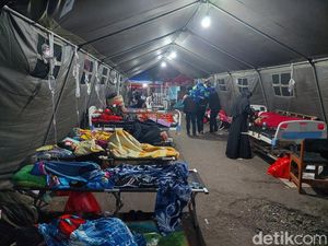 Korban Gempa Cianjur yang Dirawat di Tenda Darurat RSUD Sayang Berkurang