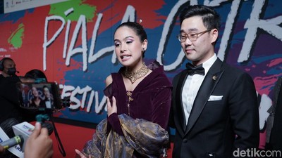 Perdana! Jesse Choi Tampil Dampingi Maudy Ayunda