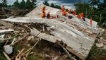 Melihat Perjuangan Tim SAR Menembus Reruntuhan Gempa Cianjur