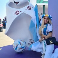 Meski begitu ia tampil mengenakan crop top yang memperlihatkan sedikit area perutnya. Foto: dok. Instagram