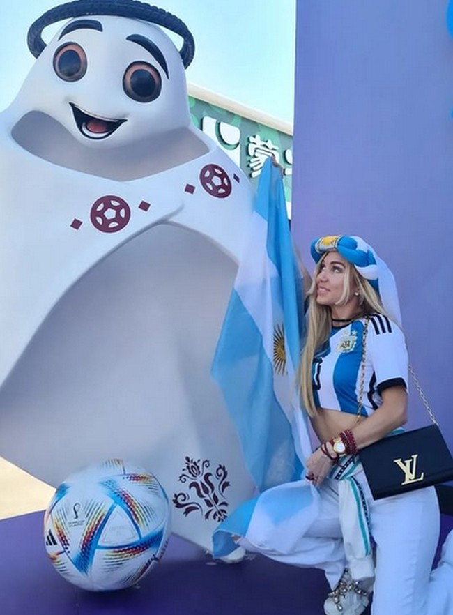 Inilah potret Melisia saat berada di Lusail Stadium, Selasa (22/11/2022). Foto: dok. Instagram