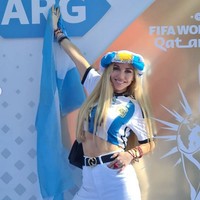 Mematuhi aturan dari FIFA untuk menghormati negara berbasis Islam, Melisia tampil dengan celana panjang. Foto: dok. Instagram