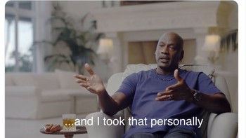 Meme Giroud tidak terima ketika absennya Benzema dianggap membuat Perancis keteteran. Ia langsung menjawab dengan melesakkan dua gol ke gawang Australia. Foto: Twitter