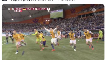 Tentu saja para pemain Jepang langsung bergembira dan berteriak usai peluit terakhir berbunyi. Foto: Twitter