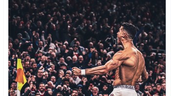 Setelah fans protes bertahun-tahun, hanya perlu 1 wawancara Ronaldo untuk membuat Glazer menjual MU. Ronaldo menyelamatkan klub ini, tulis akun ini. Foto: Twitter