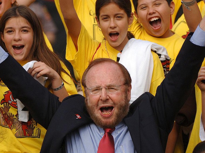 Tampa Bay Buccaneers owner Malcolm Glazer before play against the Chicago Bears November 27, 2005 in Tampa. The Bears defeated the Bucs 13 - 10. (Photo by Al Messerschmidt/Getty Images)