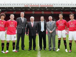 Pada tahun 2014 ketika Malcom meninggal, kepemilikan sahamnya dibagi pada enam anaknya, yakni Joel, Avram, Darcie, Bryan, dan Edward Glazer. (John Peters/Getty Images) &nbsp;