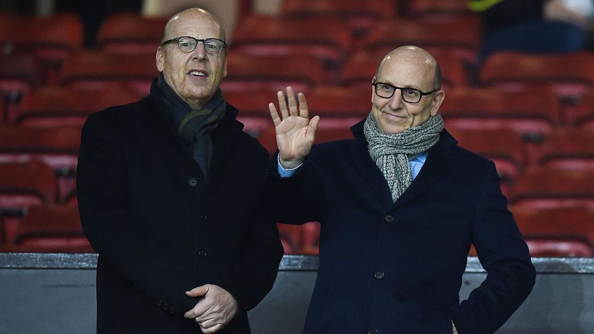 Avram Glazer dan Joel Glazer. (Foto: Getty Images/Michael Regan)