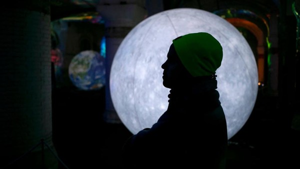 Perangkat teknologi canggih yang akan mengundang pengalaman yang sepenuhnya imersif di lingkungan yang luar biasa. Perangkat teknologi canggih yang akan mengundang pengalaman yang sepenuhnya imersif di lingkungan yang luar biasa.