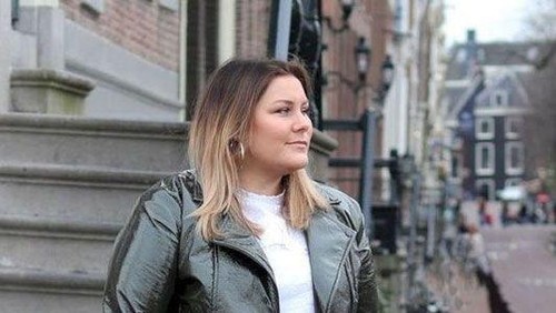 Contoh rekomendasi model rambut pendek untuk wanita gemuk.