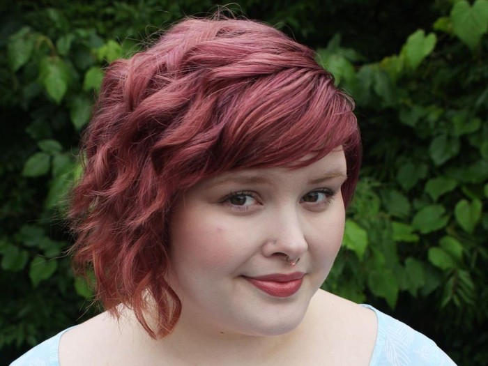 Contoh rekomendasi model rambut pendek untuk wanita gemuk.