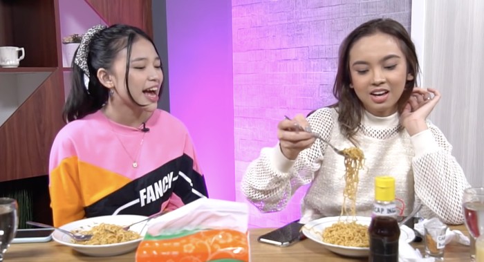 Momen Seru Lyodra Ginting Saat Makan Mie hingga Makan di Restoran Momen Seru Lyodra Ginting Saat Makan Mie hingga Makan di Restoran