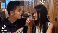 Wah… rupanya penyanyi jebolan Indonesian Idol ini juga beberapa kali memperlihatkan momen mesra bersama pacarnya Riza Syah. Ini ketika mereka berdua sedang makan daging. Foto:  YouTube