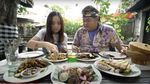 Momen Seru Lyodra Ginting Saat Makan Mie dan Santap di Restoran