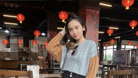 Lyodra juga beberapa kali pergi makan ke restoran. Ini momen ketika dirinya makan di restoran China. Foto: Instagram @lyodraofficial