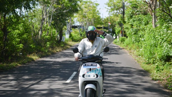 Motor Listrik Electrum Direktur Utama Electrum, Pandu Sjahrir mengatakan, selain membangun ekosistem kendaraan listrik, pihaknya juga ingin mendorong gaya hidup yang berkelanjutan dan ramah lingkungan kepada masyarakat melalui berbagai upaya, termasuk salah satunya melalui edukasi.