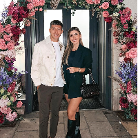 Lisandro Martinez merupakan pemain bola yang jadi andalan Argentina di Piala Dunia Qatar 2022 selain Lionel Messi. Demi mendukung Martinez, Muri Lopez Benitez sang kekasih terbang dari Argentina ke Qatar. Foto: Dok. Instagram @lopezbenitezmuri