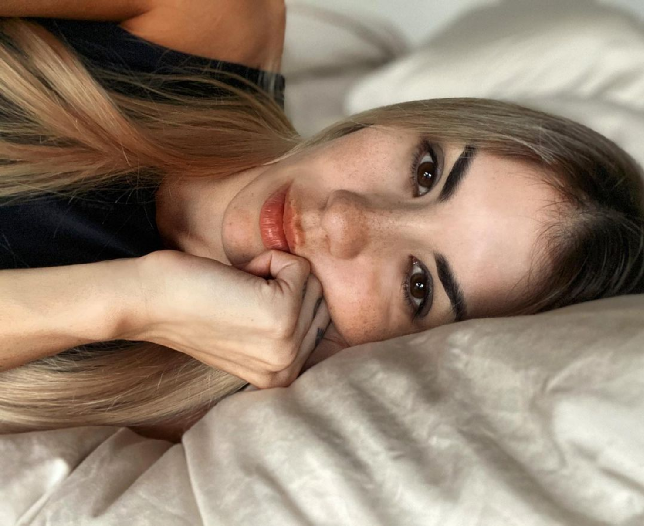 Muri populer di Instagram dengan pengikut lebih dari 46 ribu. Wanita 24 tahun ini kerap mengunggah berbagai gayanya saat liburan bersama Martinez dan saat menjadi endorser brand fashion. Foto: Dok. Instagram @lopezbenitezmuri  