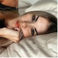 Muri populer di Instagram dengan pengikut lebih dari 46 ribu. Wanita 24 tahun ini kerap mengunggah berbagai gayanya saat liburan bersama Martinez dan saat menjadi endorser brand fashion. Foto: Dok. Instagram @lopezbenitezmuri  