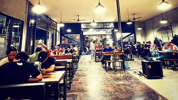 nobar piala dunia warkop sija borong makassar
