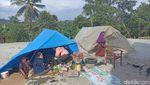 Rumah Hancur, Pengungsi Gempa Cianjur Dirikan Tenda di Kolam Lele