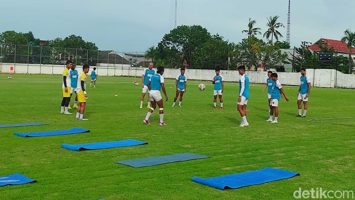 Pemain PSM Makassar terus menjalani latihan