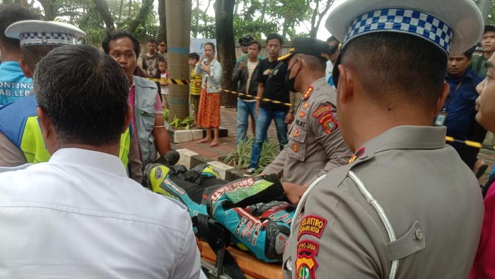 Pembalap road race Porprov VI Banten terjatuh di sirkuit