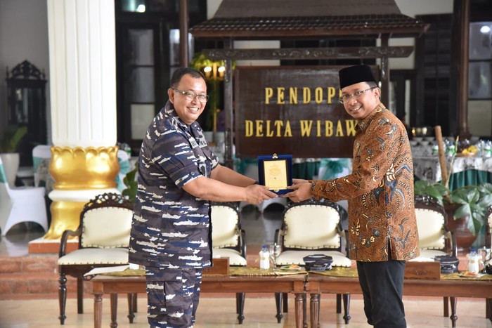 Pemkab Sidoarjo Dengan TNI AL Tandatangani Perjanjian Kerjasama Pembangunan Taman Monumen Ilyushin-28 Juanda