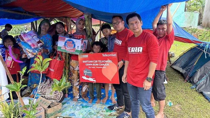 Pemulihan Jaringan Telekomunikasi di Lokasi Gempa Perusahaan Telekomunikasi Plat Merah, Telkomsel turut serta berperan dalam melakukan upaya pemulihan pasca bencana di lokasi bencana gempa bumi, Cianjur, Jawa Barat. Apa kiprahnya?