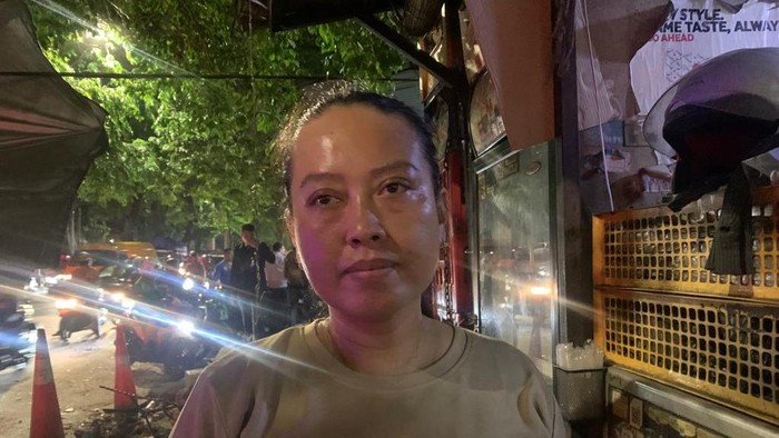 Penjual Cilok yang Dagangannya Ditabrak Truk Oleng