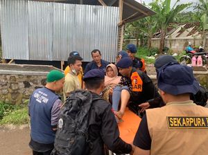 Polri Evakuasi Korban Gempa Cianjur di Daerah Terisolir