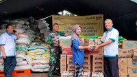 Selain dapur umum, perseroan juga menyerahkan berbagai bahan makanan dan minuman untuk para korban terdampak bencana gempa tersebut.