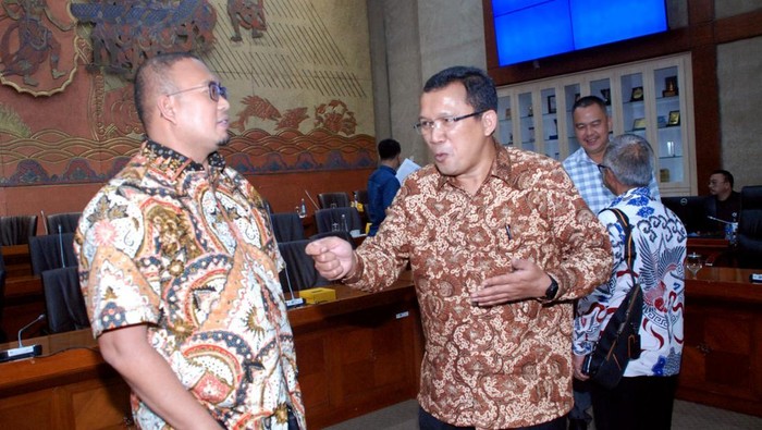 Prospek Rights Issue Bank BTN Cerah Direktur Utama Bank BTN Haru Koesmahargyo didampingi Wakil Direktur Utama Bank BTN Nixon LP Napitulu dan jajaran direksi Bank BTN saat Rapat Dengar Pendapat (RDP) dengan Komisi VI DPR membahas pendalaman Rights Issue Bank BTN, di Gedung Nusantara I, Kompleks Parlemen Senayan, Jakarta, Rabu (23/11). Dalam RDP tersebut, anggota Komisi VI DPR optismistis Rights Issue Bank BTN akan direspon positif oleh pasar dan investor karena fundamental serta kinerja perseroan yang baik.