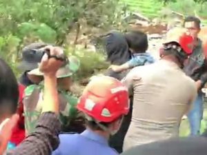 Bocah di Cianjur Selamat Usai 3 Hari Bertahan Tertimpa Puing